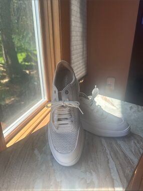 Geox Rubidia women’s white leather sneakers.